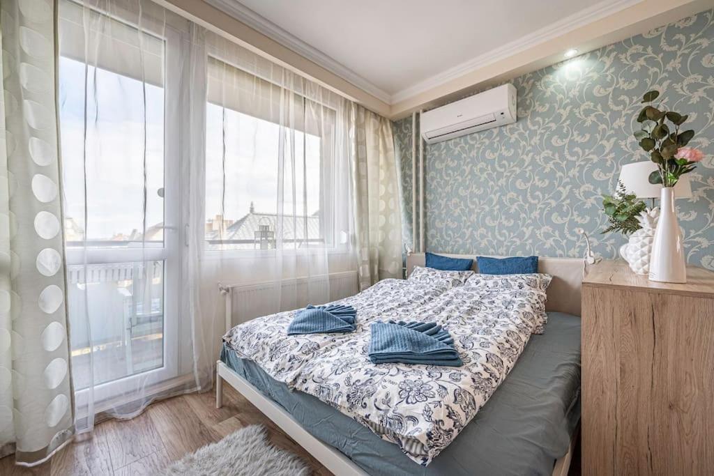 Liszt Ferenc Square Panorama Apt Budapeste Exterior foto