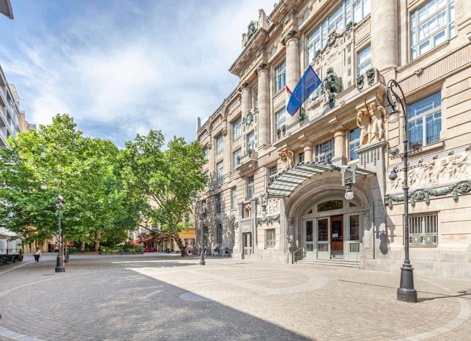 Liszt Ferenc Square Panorama Apt Budapeste Exterior foto