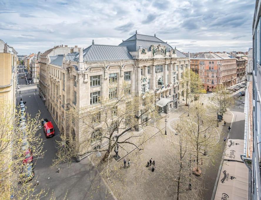 Liszt Ferenc Square Panorama Apt Budapeste Exterior foto